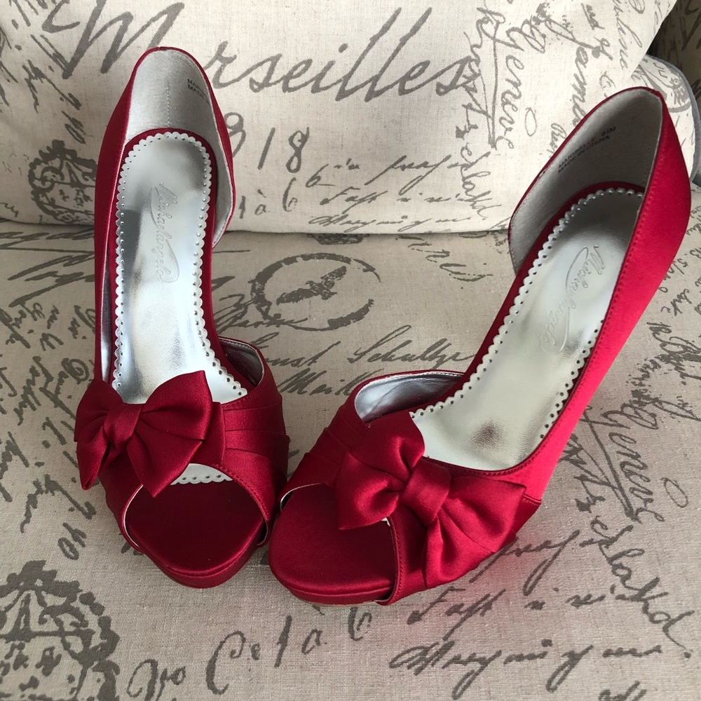 Red pumps
